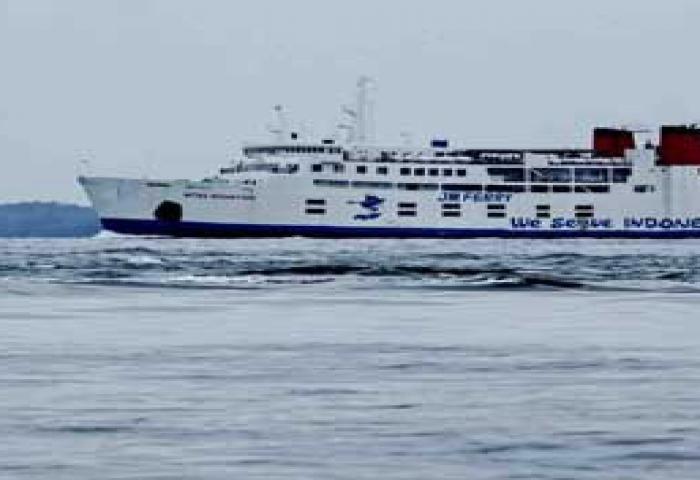 KM Sentosa I Terdampar Di Laut